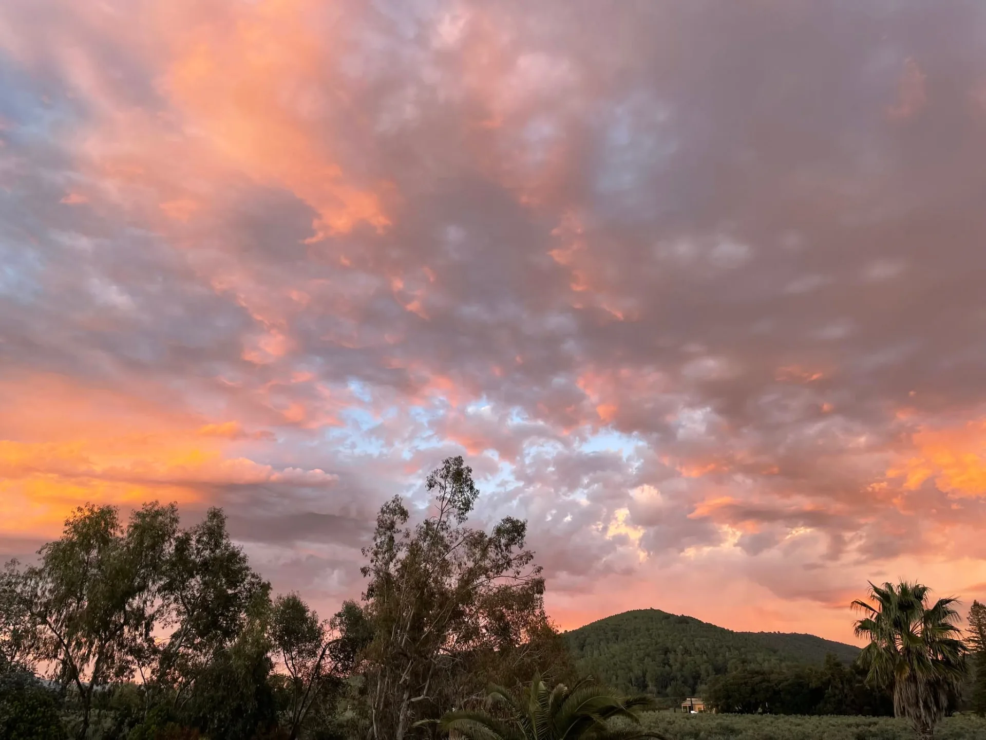 Ciel couchant sur la vallée de Sauvebonne